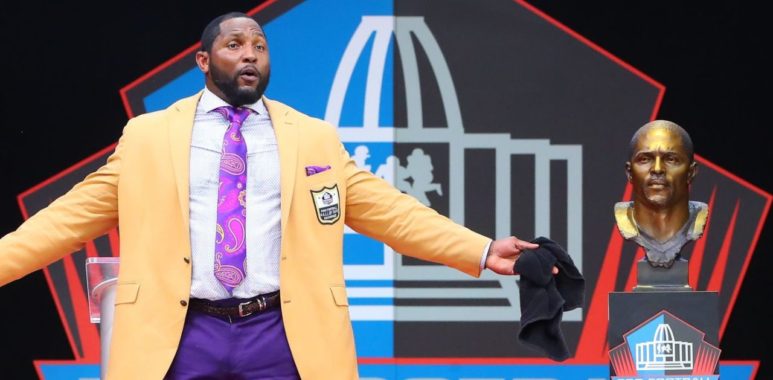 LB Ray Lewis en su ceremonia de inducción al Salón de la Fama NFL