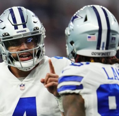 QB Dak Prescott (izquierda) y WR CeeDee Lamb (derecha), Dallas Cowboys