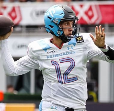 QB Luis Pérez con los Arlington Renegades de la UFL