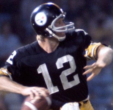 Terry Bradshaw (12) ex quarterback de los Pittsburgh Steelers.