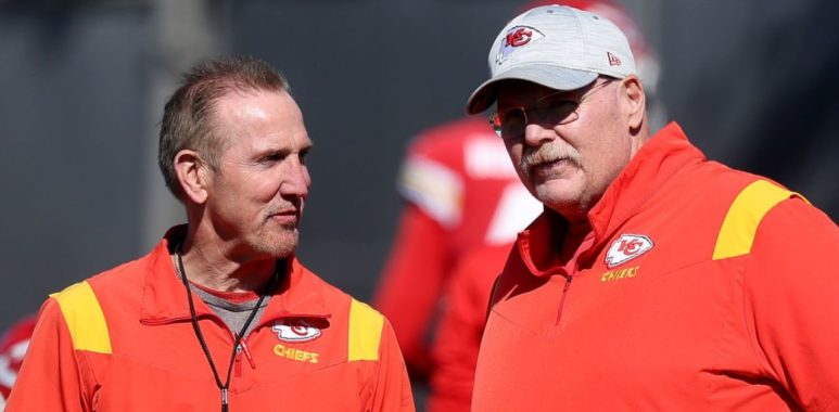 DC Steve Spagnuolo (izquierda) y HC Andy Reid (derecha), Kansas City Chiefs