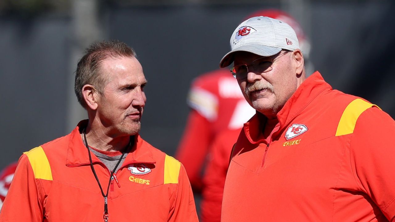 DC Steve Spagnuolo (izquierda) y HC Andy Reid (derecha), Kansas City Chiefs