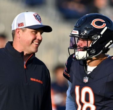 OC Shane Waldron y QB Caleb Williams, Chicago Bears