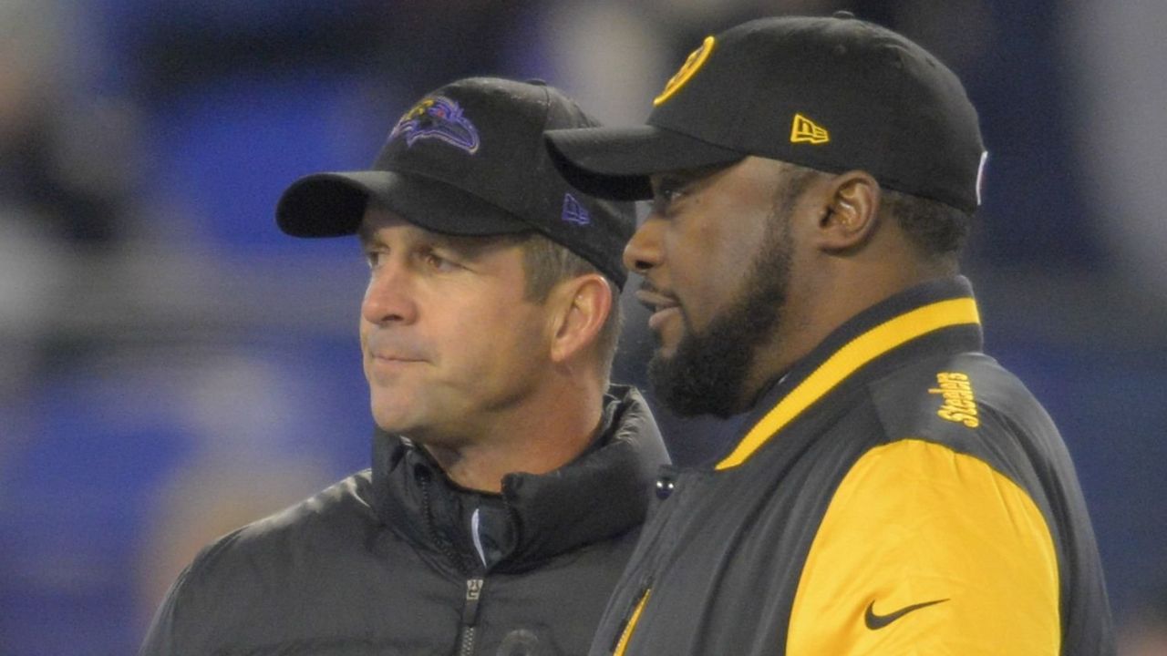 HC John Harbaugh, Baltimore Ravens (izquierda); HC Mike Tomlin, Pittsburgh Steelers (derecha)