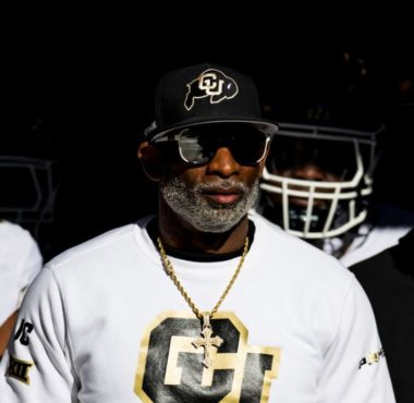 HC Deion Sanders, Colorado Buffaloes; leyenda de la NFL y los Dallas Cowboys