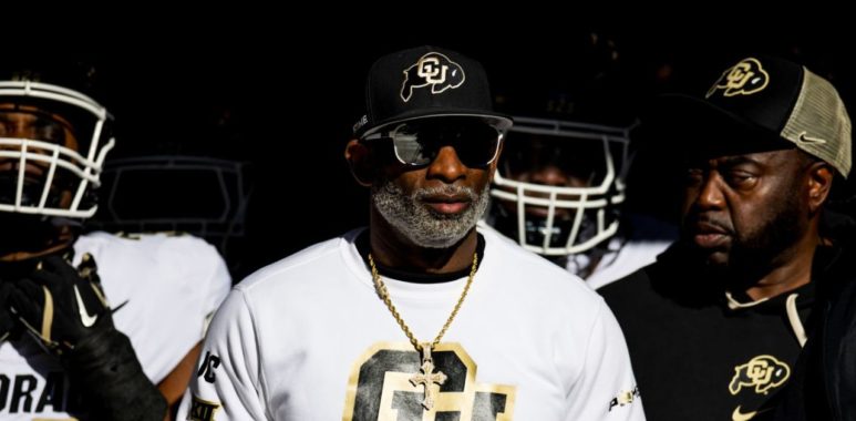 HC Deion Sanders, Colorado Buffaloes; leyenda de la NFL y los Dallas Cowboys