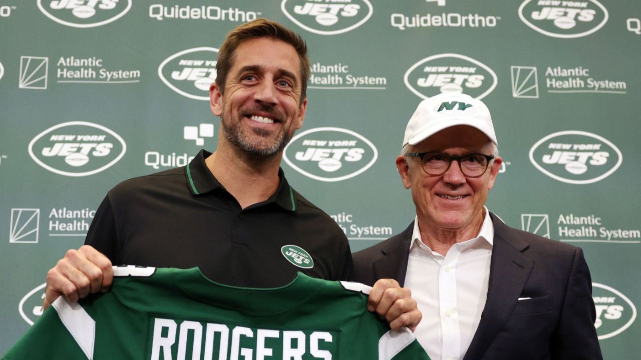 QB Aaron Rodgers y el dueño Woody Johnson, New York Jets