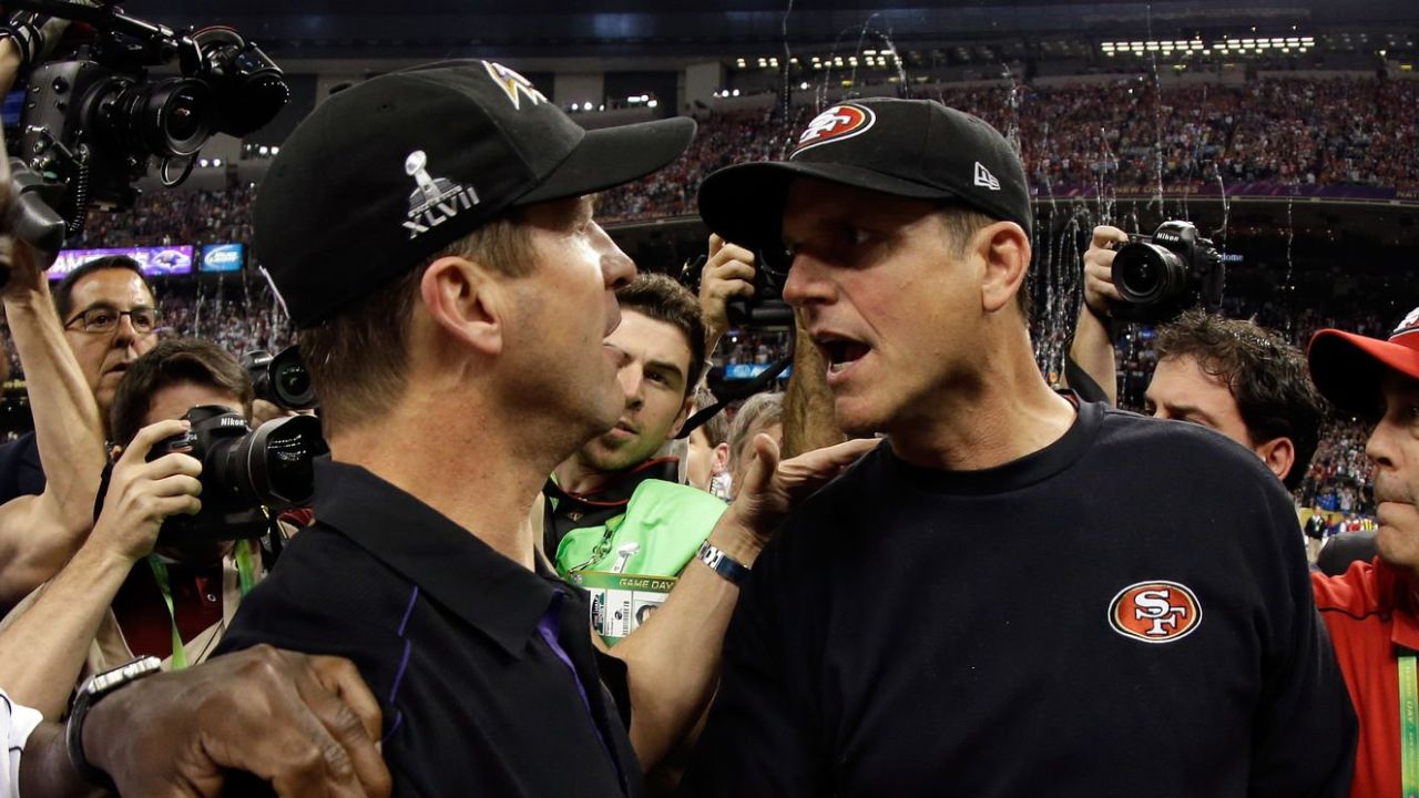 HC John Harbaugh, Baltimore Ravens, y HC Jim Harbaugh, San Francisco 49ers, en el SB XLVII