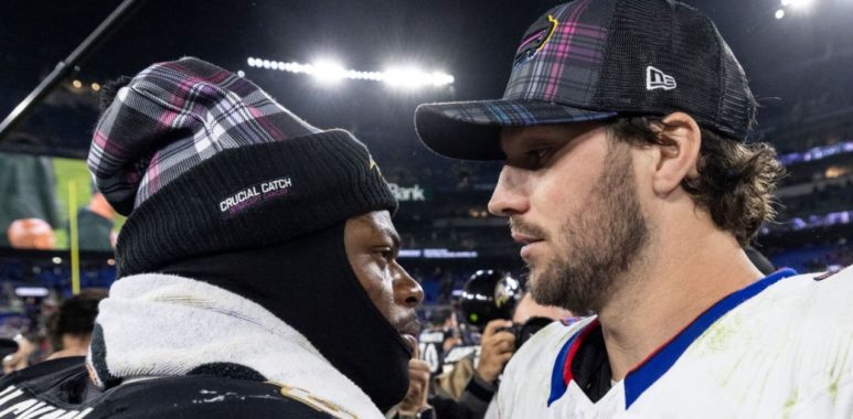 QB Lamar Jackson, Baltimore Ravens, y QB Josh Allen, Buffalo Bills