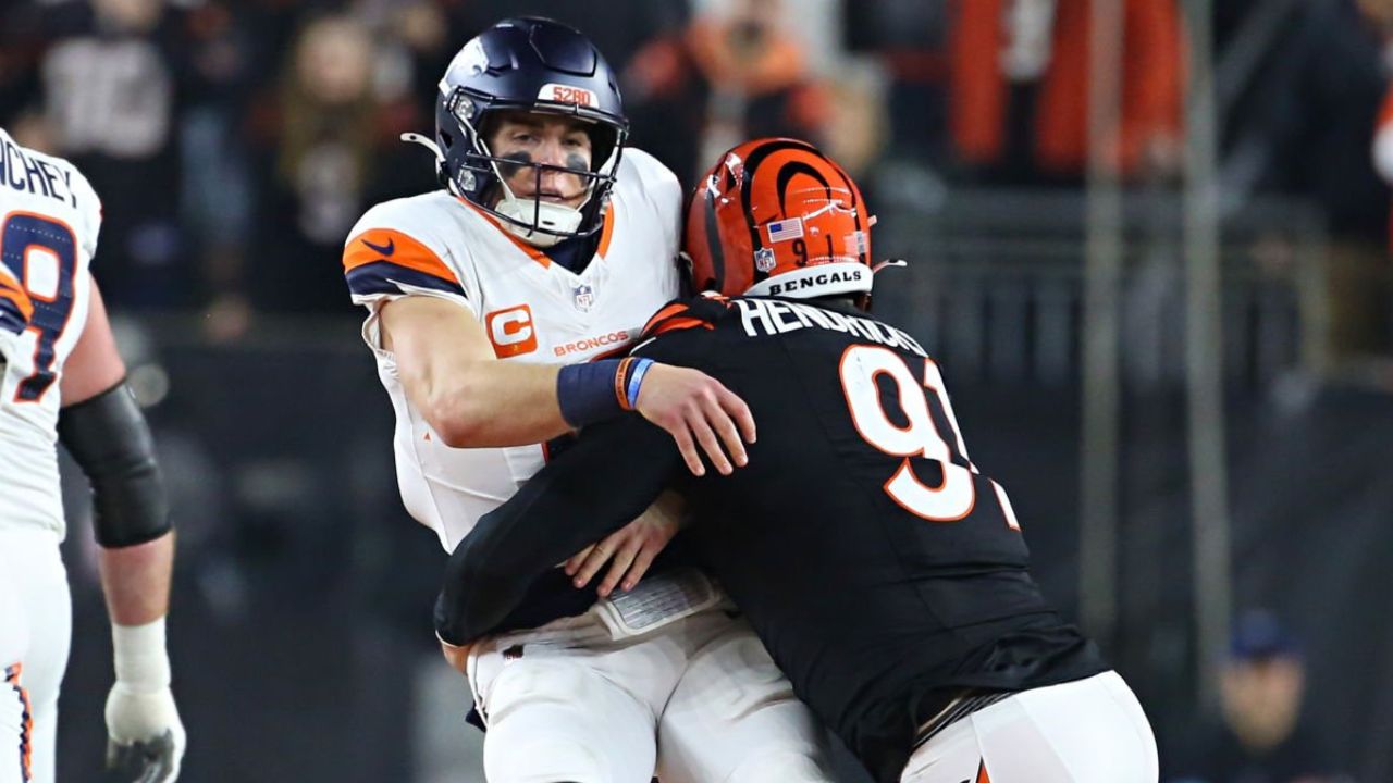 DE Trey Hendrickson, Cincinnati Bengals, derribando al QB Bo Nix, Denver Broncos