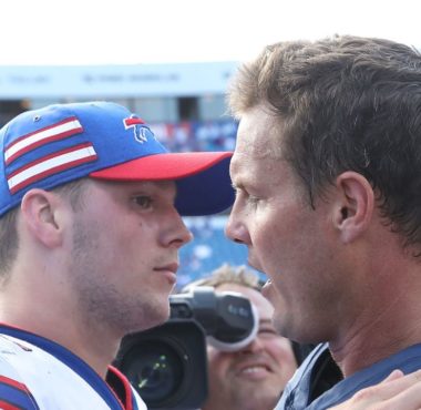 QB Josh Allen, Buffalo Bills; QB Philip Rivers en su etapa con Los Angeles Chargers