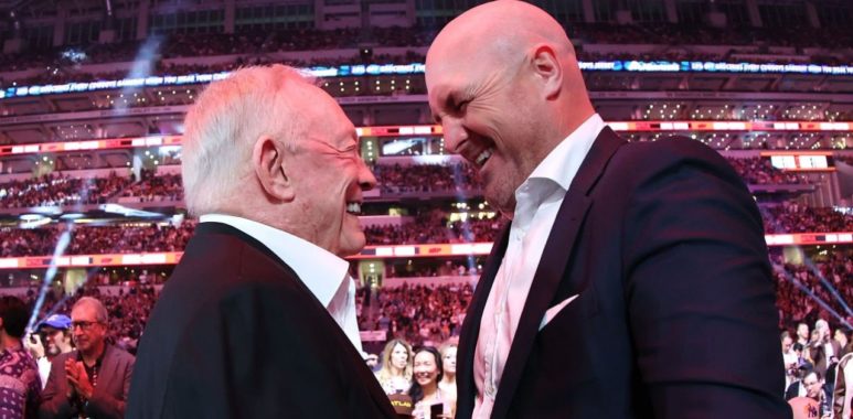 Jerry Jones, dueño de los Dallas Cowboys; ex TE Jason Witten