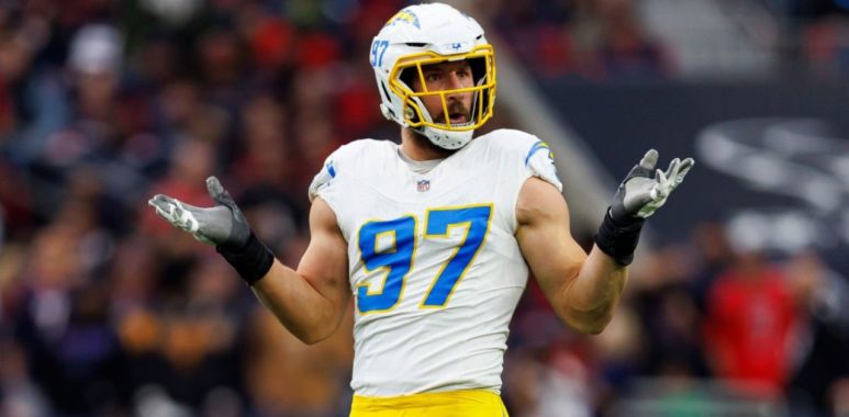 DE Joey Bosa con Los Angeles Chargers