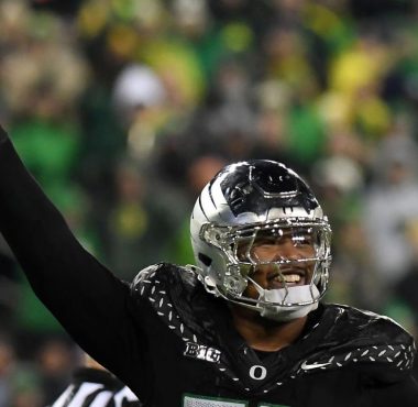 DL Derrick Harmon, Universidad de Oregon