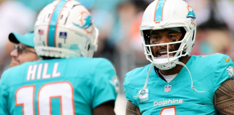 WR Tyreek Hill (izquierda) y QB Tua Tagovailoa (derecha), Miami Dolphins