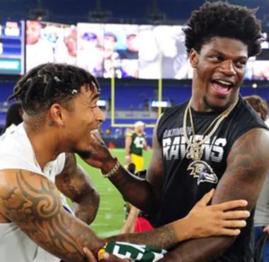 CB Jaire Alexander con los Green Bay Packers; QB Lamar Jackson, Baltimore Ravens
