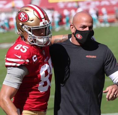 TE George Kittle y DC Robert Saleh con los San Francisco 49ers en octubre de 2020