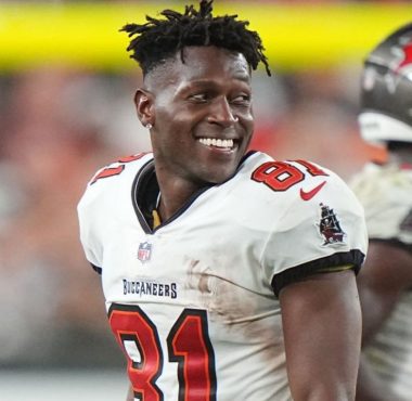WR Antonio Brown con los Tampa Bay Buccaneers en 2021