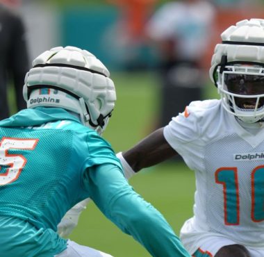 CB Jalen Ramsey (5) y WR Tyreek Hill (10), Miami Dolphins