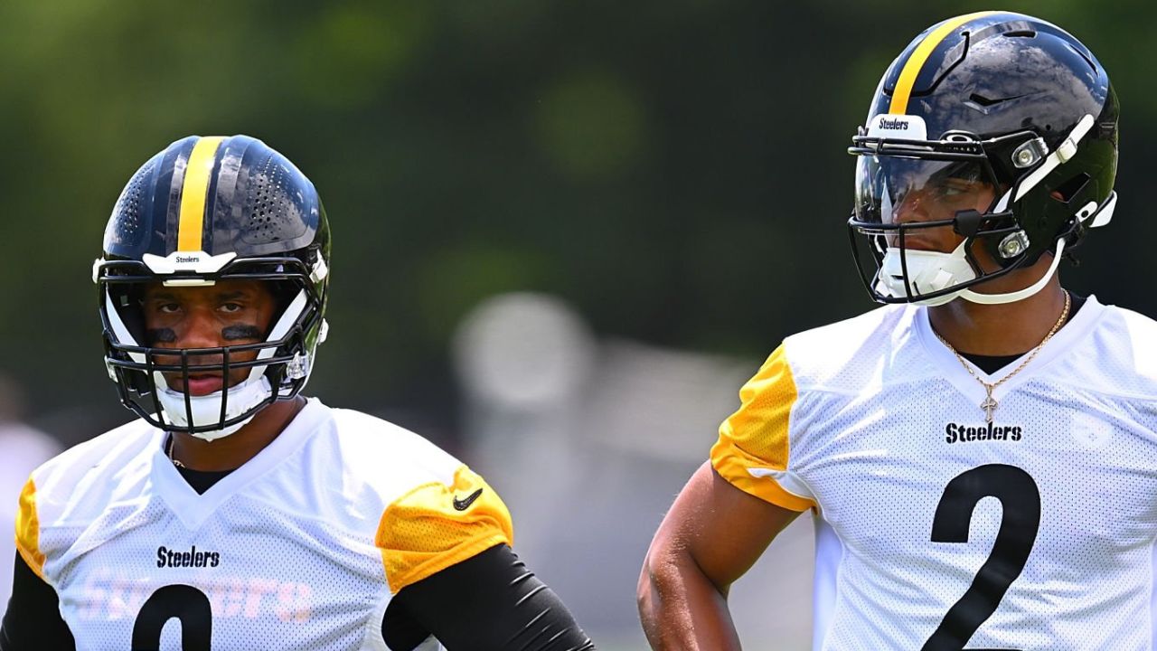 QB Russell Wilson (izquierda) y QB Justin Fields (derecha), Pittsburgh Steelers