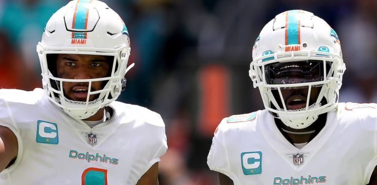 QB Tua Tagovailoa (izquierda) y WR Tyreek Hill (derecha), Miami Dolphins