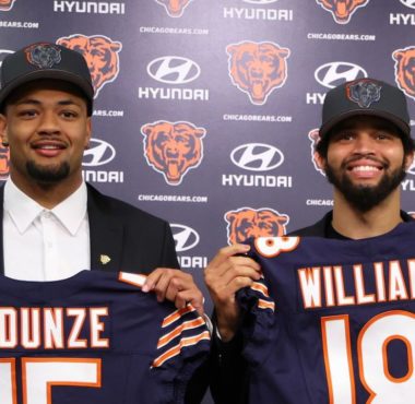 WR Rome Odunze (izquierda) y QB Caleb Willliams (derecha), Chicago Bears