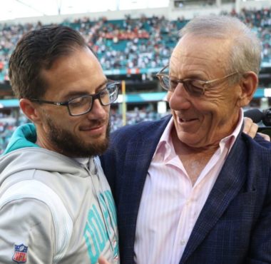 HC Mike McDaniel y dueño Stephen Ross, Miami Dolphins