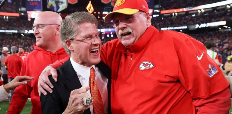 Dueño Clark Hunt, y HC Andy Reid, Kansas City Chiefs