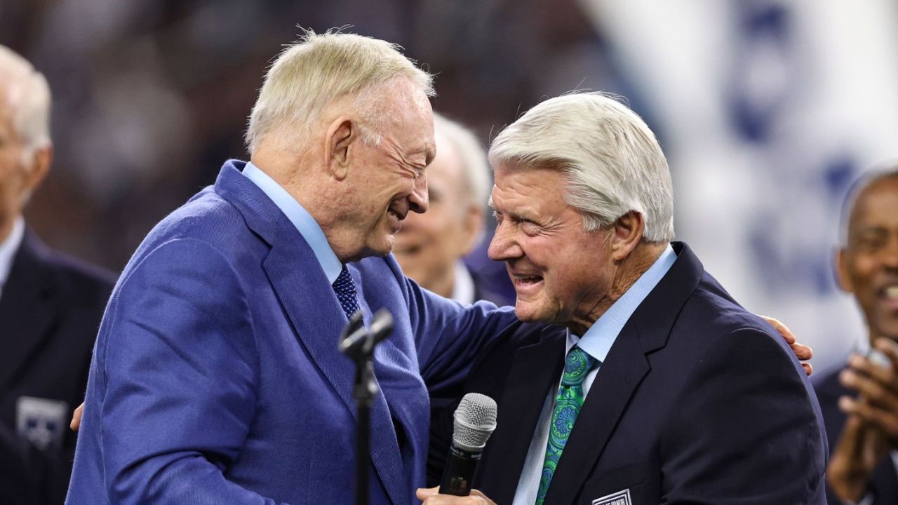 Jerry Jones (izquierda); Jimmy Johnson (derecha)