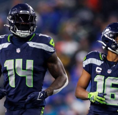 WR DK Metcalf (izquierda) y WR Tyler Lockett (derecha) Seattle Seahawks