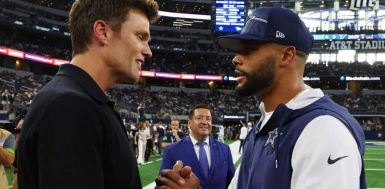 Tom Brady (izquierda), Dak Prescott (derecha)