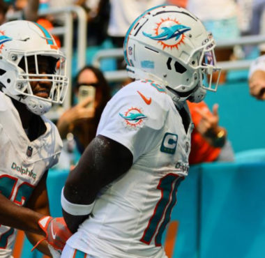 QB Tyreek Hill (centro), Miami Dolphins