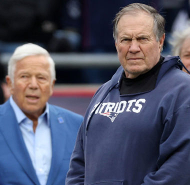 Robert Kraft (izquierda), Bill Belichick (derecha)