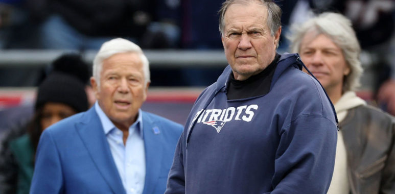 Robert Kraft (izquierda), Bill Belichick (derecha)