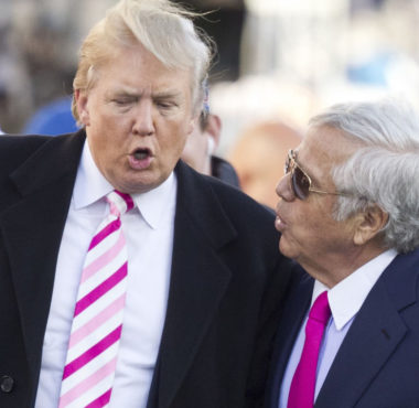 Donald Trump (izquierda), Robert Kraft (derecha)