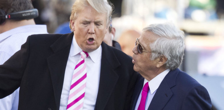 Donald Trump (izquierda), Robert Kraft (derecha)