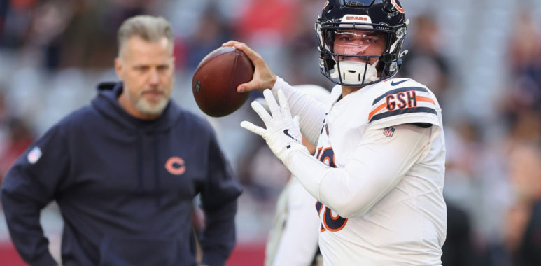 HC Matt Eberflus (izquierda) y QB Caleb Williams (derecha), Chicago Bears