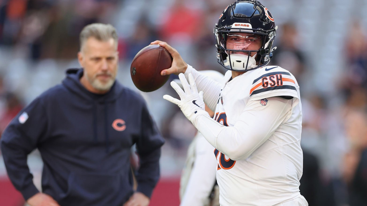 HC Matt Eberflus (izquierda) y QB Caleb Williams (derecha), Chicago Bears