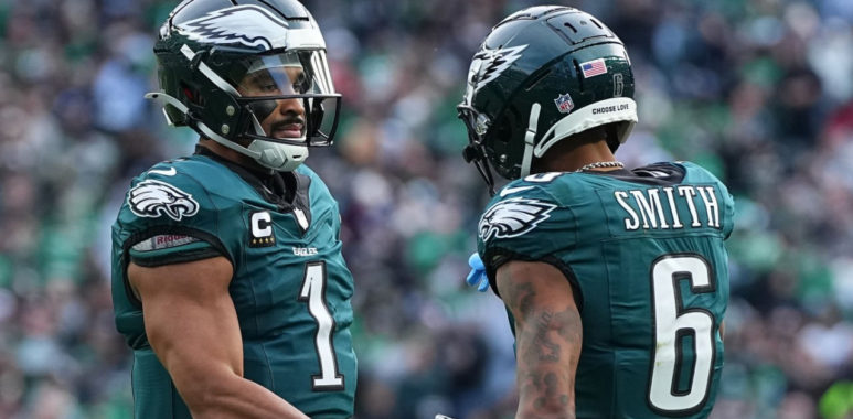 QB Jalen Hurts (izquierda) y WR DeVonta Smith (derecha), Philadelphia Eagles