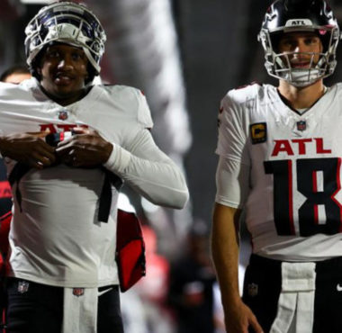 QB Michael Penix Jr. (izquierda) Y QB Kirk Cousins (derecha), Atlanta Falcons