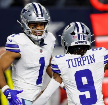 WR KaVontae Turpin (derecha), WR Jalen Tolbert (izquierda), Dallas Cowboys