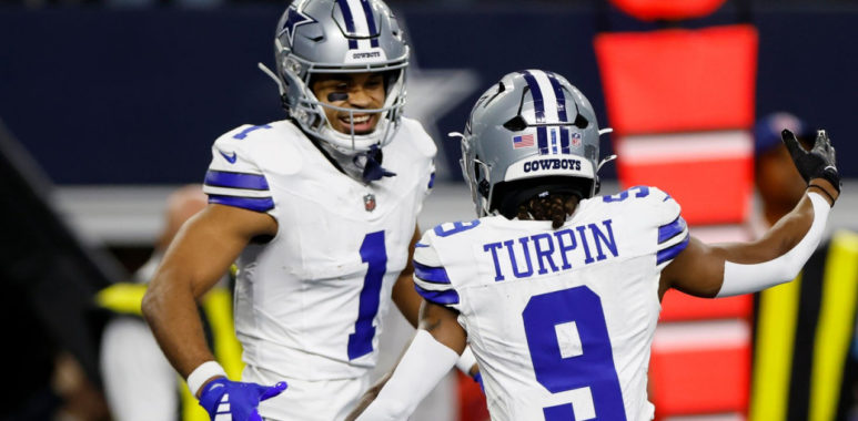 WR KaVontae Turpin (derecha), WR Jalen Tolbert (izquierda), Dallas Cowboys