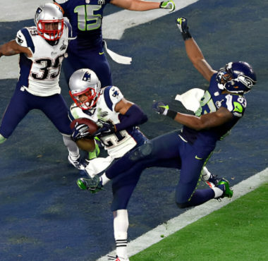 Malcolm Butler interceptando en la yarda uno del Super Bowl XLIX