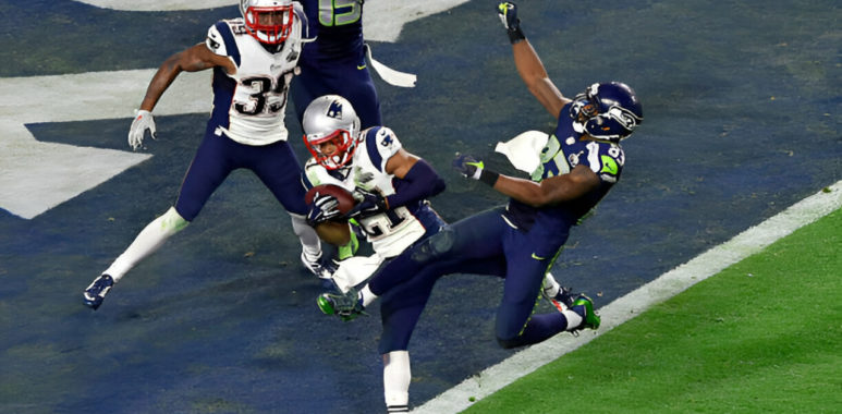 Malcolm Butler interceptando en la yarda uno del Super Bowl XLIX