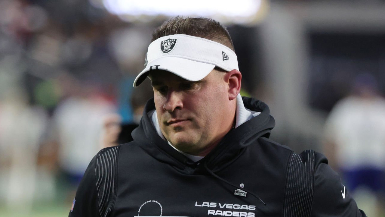 Josh McDaniels, head coach de Las Vegas Raiders